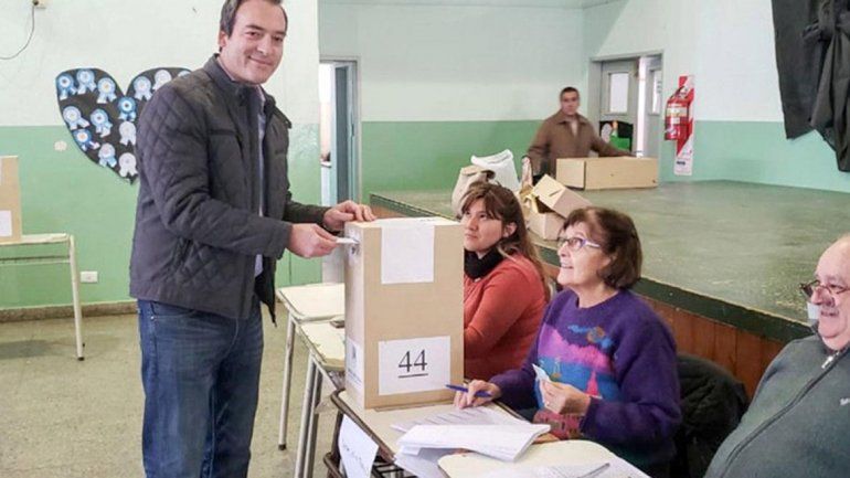 Soria votó en Roca y criticó el sistema de recuento