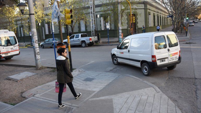El motochorro cipoleño atacó frente a la Casa de Gobierno de Neuquén.