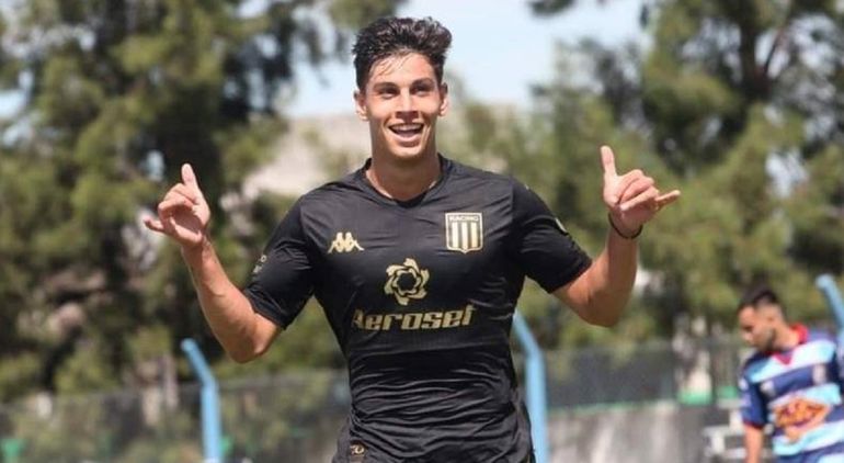 Iñaki Marcos festejando un gol con la camiseta de Racing.&nbsp;