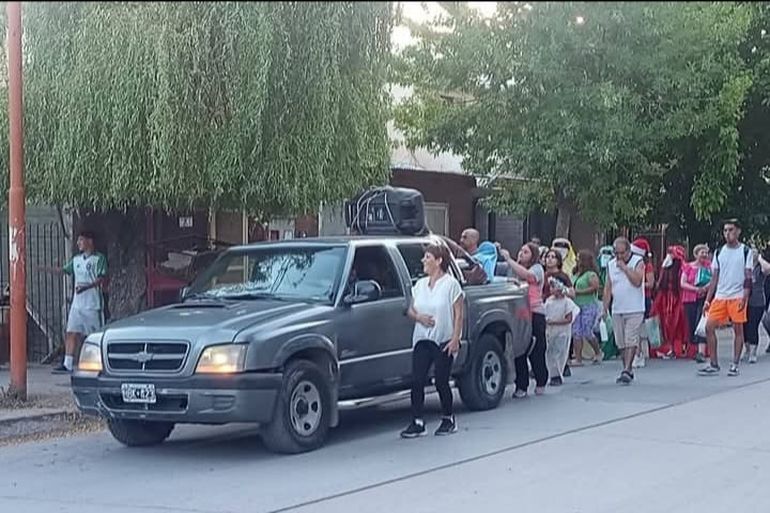La Comunidad Espíritu Santo de la Iglesia Católica local concluye este sábado su Gran Colecta de Caramelos con vistas a celebrar el espíritu de Navidad. Las golosinas serán repartidas a los niños de las 1224 Viviendas, este domingo, en un Pesebre Viviente itinerante.