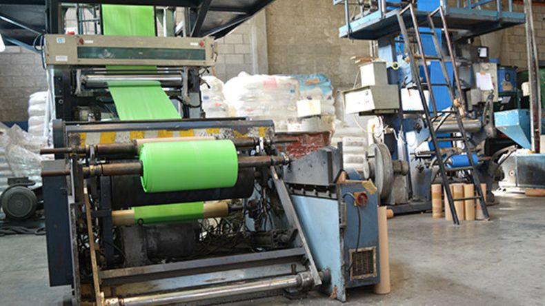 Industria: en abril la mitad de los sectores bajaron la producción en Argentina