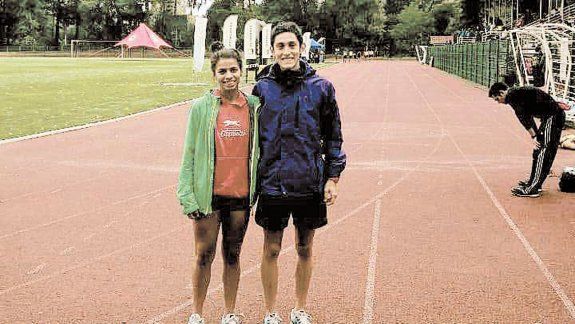 Escudero y Ruiz sobre la pista sintética de la ciudad de Angol.