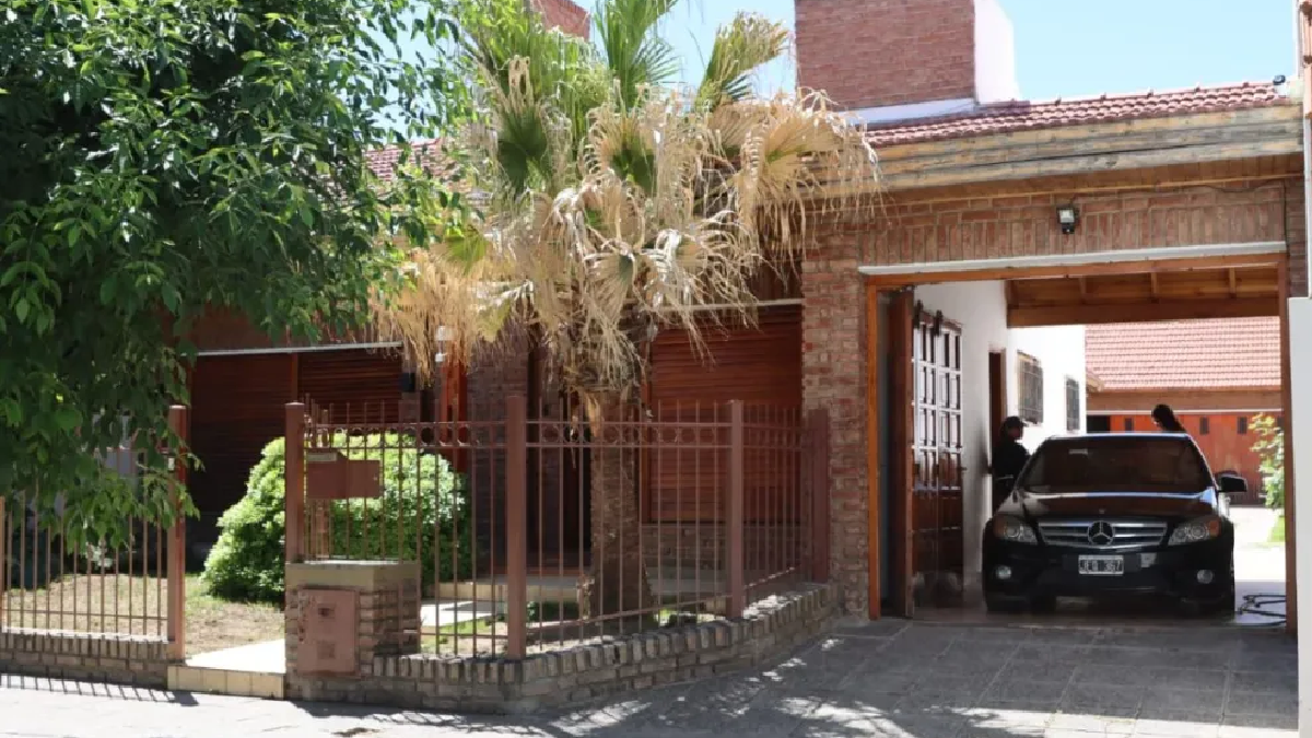 El auto de alta gama que perteneció a Ricardo Fort está valuado en 27.000 usd y está blindado.&nbsp;