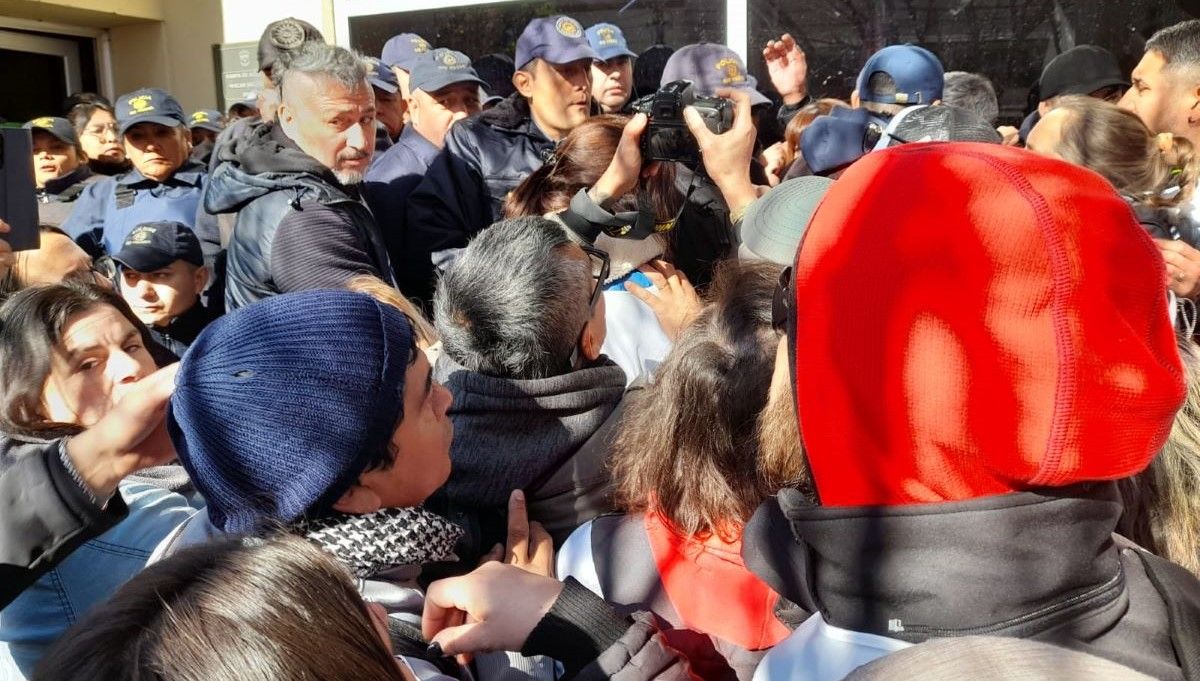 Incidentes en la Legislatura: quieren que Unter pague el operativo policial