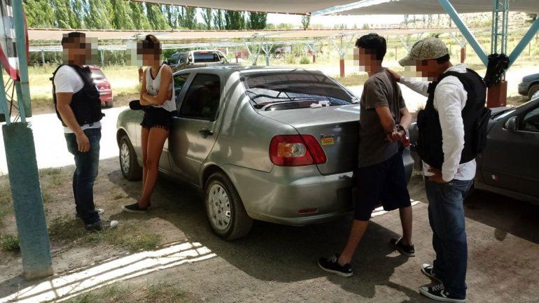 El momento en que la Policía logra ubicar a Julieta y su novio en un camping de la localidad de Mariano Moreno.