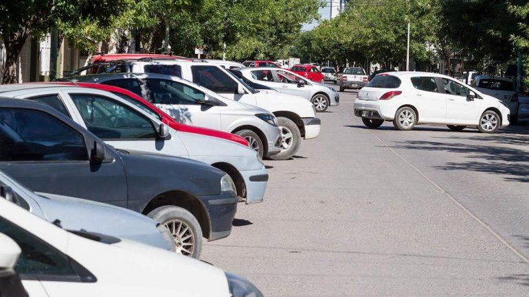 Estacionar en el centro se vuelve una complicación todos los días.