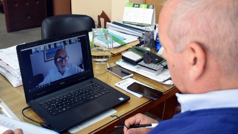 Funcionarios mantuvieron un encuentro virtual con reconocido infectólogo
