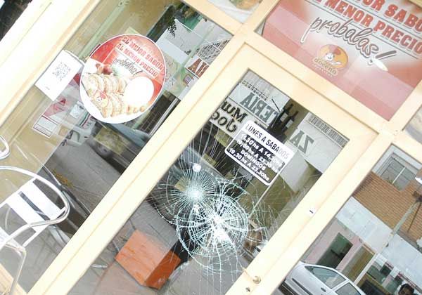 Destrozos en comercio en un fallido intento de robo