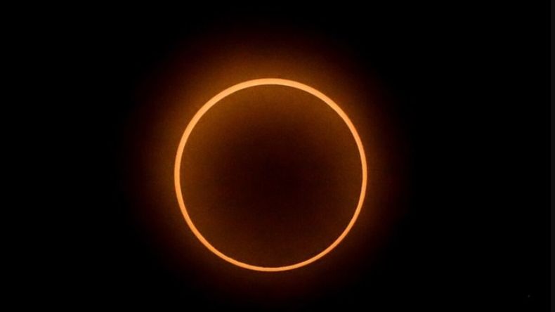 En 2026 el cielo ofrecerá un eclipse solar, un fenómeno astronómico único.