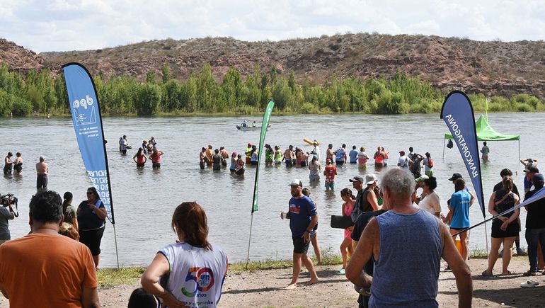 Mucha gente disfrut&oacute; de la llegada en la Isla Jord&aacute;n.