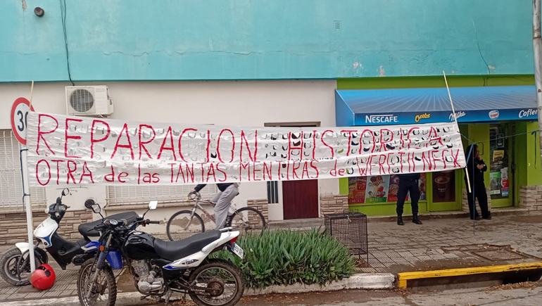 Policías retirados de Río Negro protestaron en Viedma Policías retirados de Río Negro protestaron en Viedma