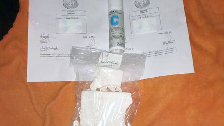 Sali&oacute; a pasear en un su moto y le encontraron coca&iacute;na en la mochila 