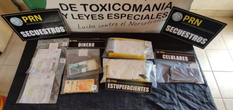 La policía incautó una impresionante cantidad de cocaína.