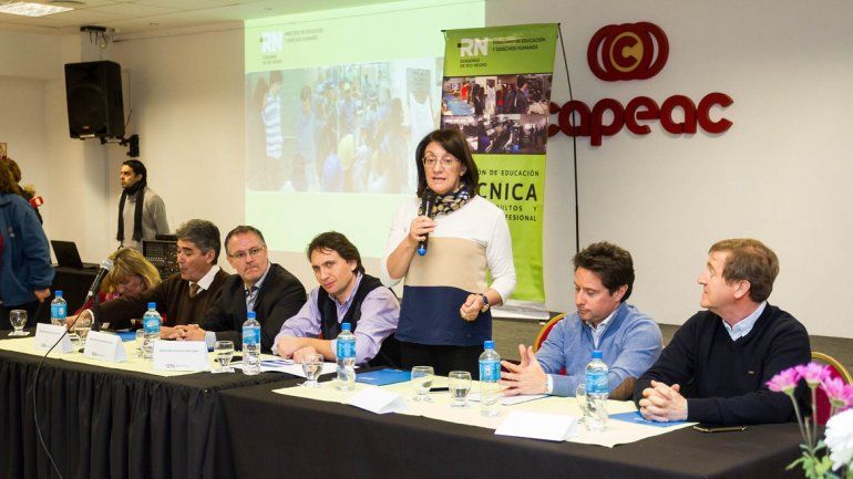 La ministra Mónica Silva encabezó el encuentro de Educación Tecnológica en la sede cipoleña de la Capeac