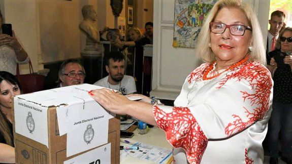 El polémico mensaje de Carrió tras el cierre de urnas