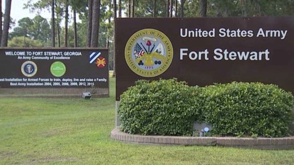 Un tirador activo causó momentos de tensión en una base militar de Estados Unidos.