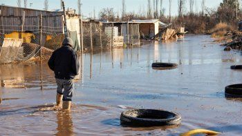 vecinos de barrio nuevo todavia tienen agua en sus casas