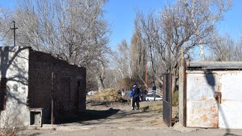 El baldío donde murió una persona en situación de calle.