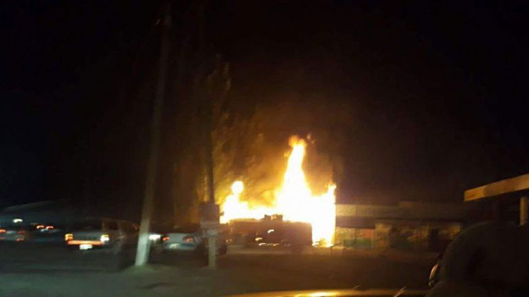 Un incendio destruyó una conocida verdulería de ruta chica