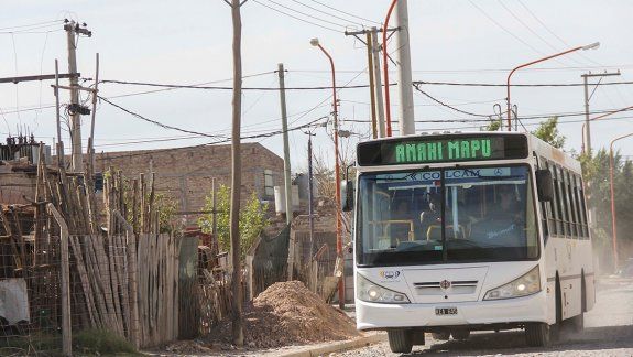 El aumento en el transporte urbano pega fuerte en los usuarios pobres.