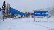 El paso Pino Hachado se encuentra azotado por nevadas.