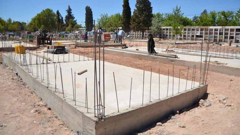 Avanza a buen ritmo la construcción de nichos en el cementerio