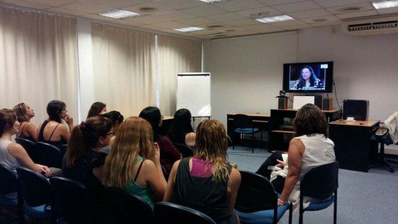 La videoconferencia se pudo seguir en distintos puntos de la provincia.