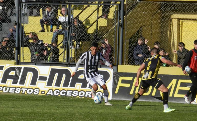 Cipolletti y Olimpo repartieron puntos en Bahía Blanca. Fotos: Leonardo Sánchez