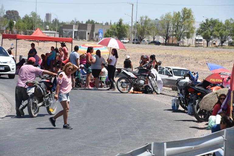 Neuquén: con diez cortes, siguen el caos y los reclamos en la provincia