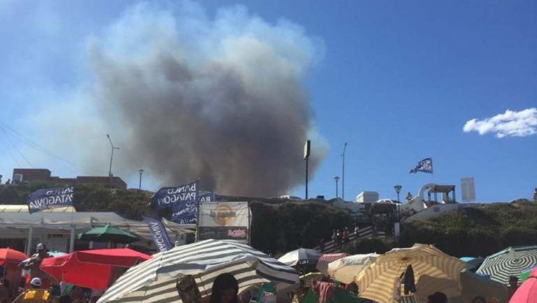 Un gran incendio devoró la zona rural de Las Grutas