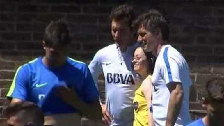 Los jugadores de Boca invitaron a una hincha rionegrina a la cancha y le cumplieron un sueño
