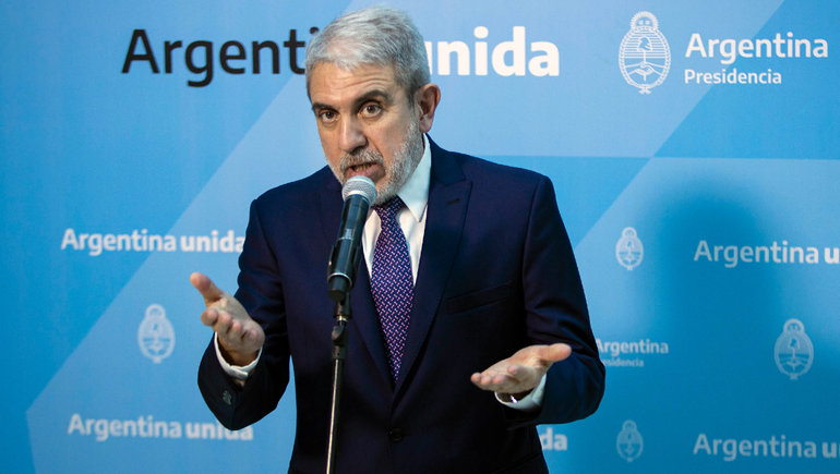 Tras el crimen de la policía, Aníbal Fernández confirmó la compra de pistolas Taser