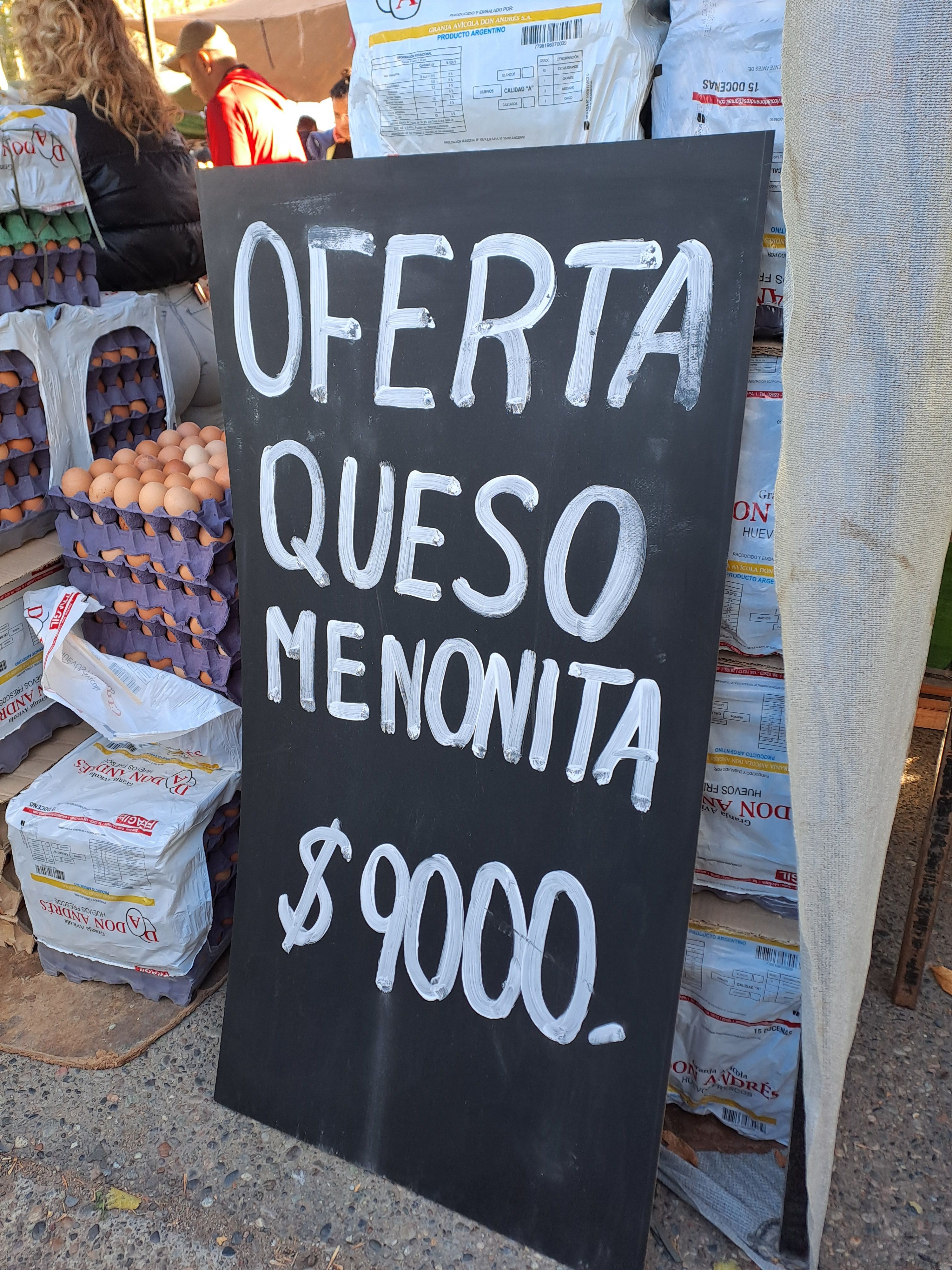 &nbsp;“Quesos menonitas $9000”, un imán que atrae a nuevos y viejos clientes.