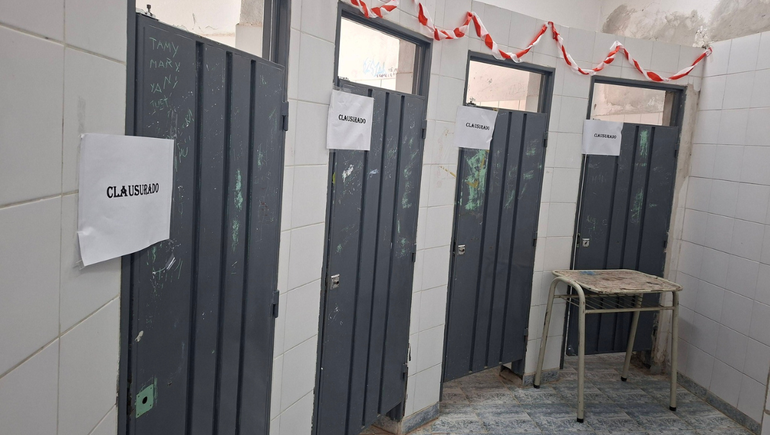 Estudiantes y docentes denunciaron la problemática que atraviesan en la ESRN 89 de Cipolletti.