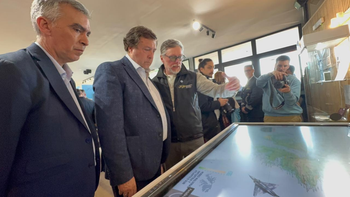 El gobernador Alberto Weretilneck sumó su respaldo a la Ley de Defensa de la Soberanía Nacional. El gobernador Alberto Weretilneck sumó su respaldo a la Ley de Defensa de la Soberanía Nacional.