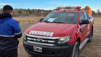 La Policía y Bomberos realizaron la búsqueda de Miguel Lorca en el Lago Pellegrini con drones desde esta mañana. La Policía y Bomberos realizaron la búsqueda de Miguel Lorca en el Lago Pellegrini con drones desde esta mañana.