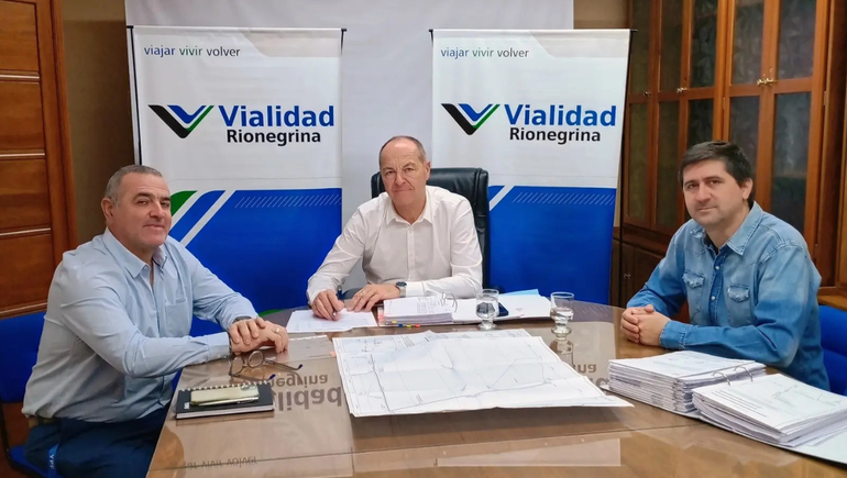 El titular de Vialidad Rionegrina encabezó las firmas.