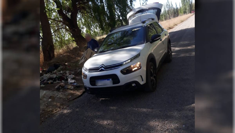 El veh&iacute;culo desde el cu&aacute;l, seg&uacute;n la denuncia, se arroj&oacute; la basura a la v&iacute;a p&uacute;blica.