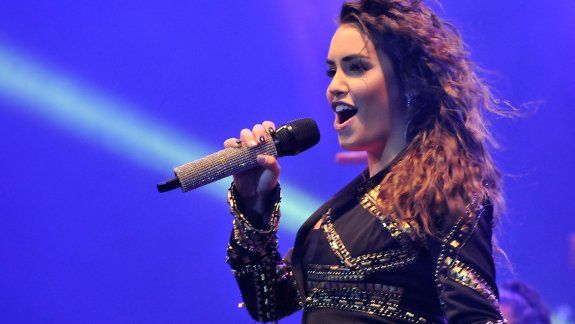 Lali ya está en la ciudad para cantar en la Fiesta