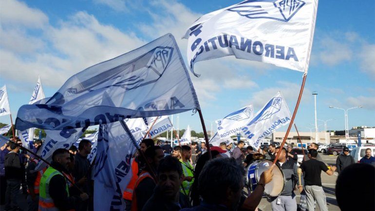 Levantan la medida en Aerolíneas y comienzan a reprogramar los vuelos