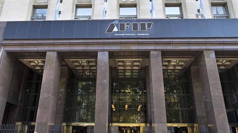AFIP intimó a miles de contribuyentes a declarar sus compras de dólar MEP