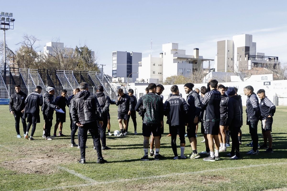El plantel de Cipolletti tendrá varios cambios en las próximas semanas. Fotos: Anahí Cárdena&nbsp;