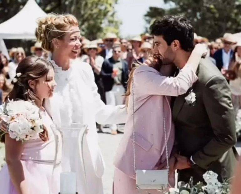 En la ceremonia se pudo ver el afecto que sienten las hijas de Nicole por Urcera.