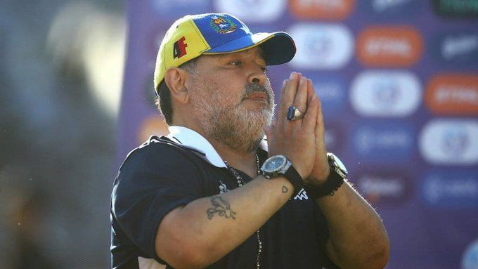 Maradona se fue de Gimnasia y estallaron los memes en las redes