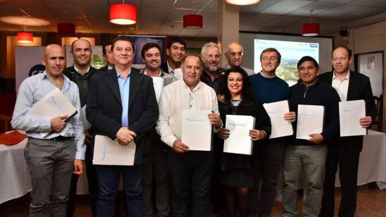 Tortoriello firmó el acta acuerdo entre los municipios de la región.