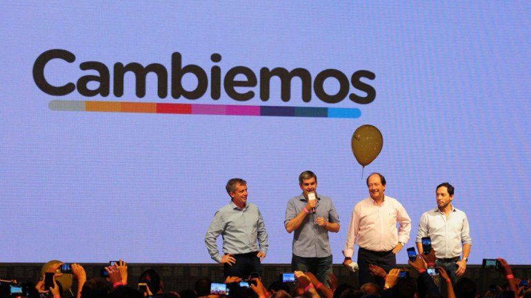 Ya se contaron la mitad de los votos y Macri aventaja por unos 7 puntos a Scioli