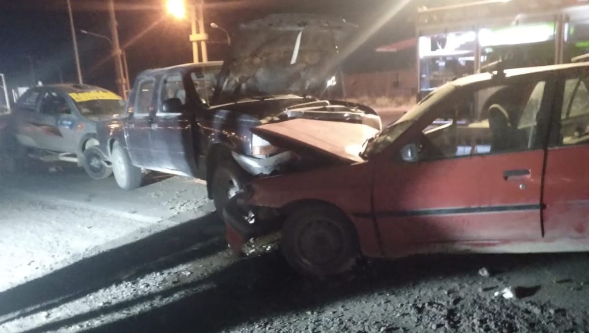 Un hombre y un nene resultaron heridos tras un choque frontal