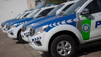 renuevan la flota policial con 50 camionetas y autos