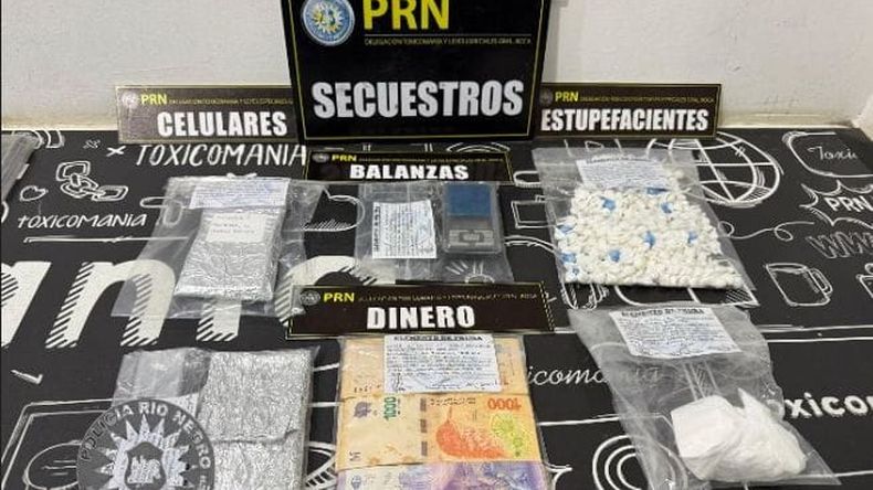 Durante el allanamiento se procedió al secuestro de estupefacientes, una moto robada en Neuquén y un cartucho de un arma calibre 22.&nbsp;