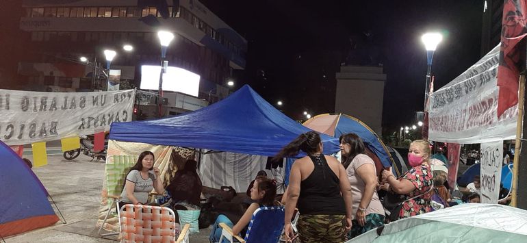 Organizaciones sociales acampan en el centro neuquino